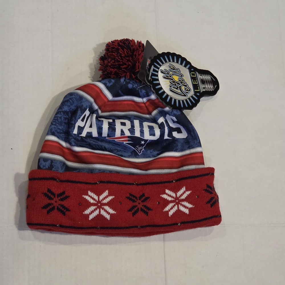 New England Patriots NFL LED Light Up Beanie Hat One Size Adult Pom Pom NWT